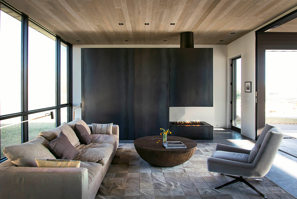10 Cozy Modern Fireplaces That Warm Our