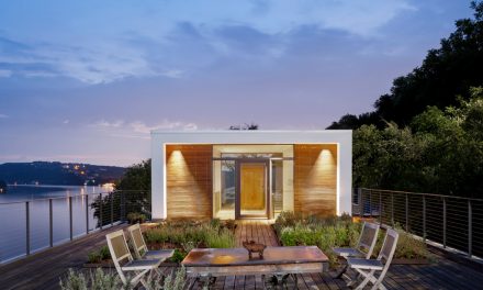 A Modern Cliffside Home Design Turns Challenges into Opportunities